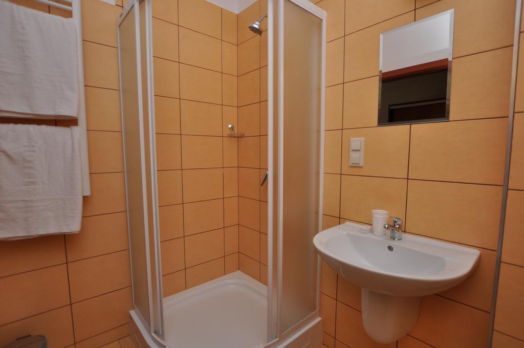 Hotel Artix Zbąszynek Esterno foto