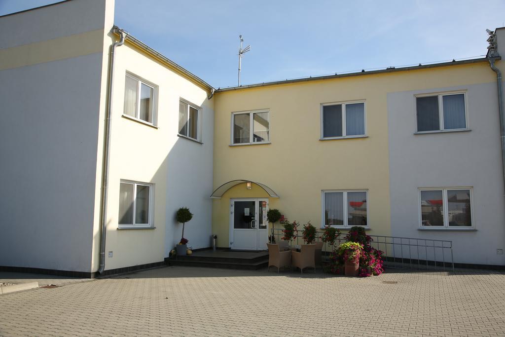Hotel Artix Zbąszynek Esterno foto
