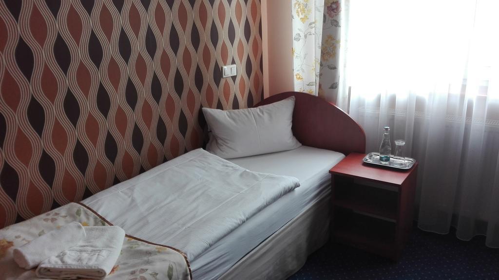 Hotel Artix Zbąszynek Esterno foto