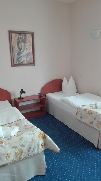 Hotel Artix Zbąszynek Esterno foto