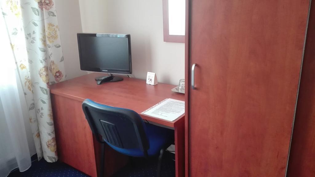 Hotel Artix Zbąszynek Esterno foto