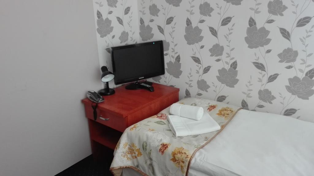Hotel Artix Zbąszynek Esterno foto