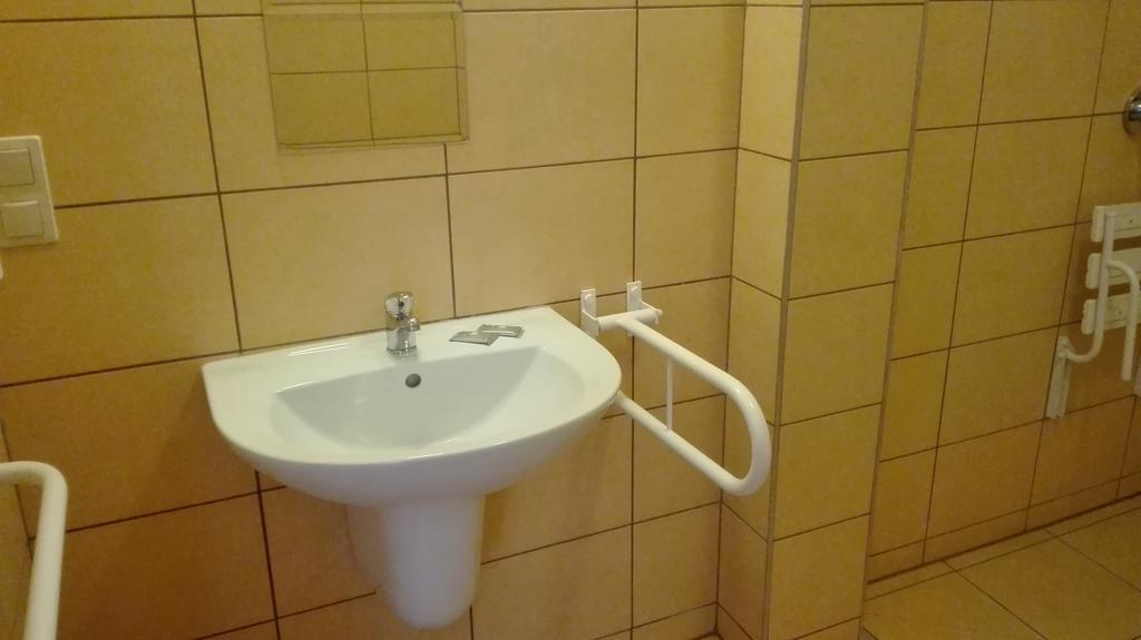 Hotel Artix Zbąszynek Esterno foto