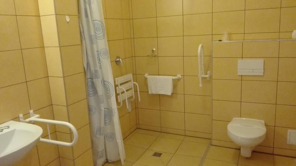 Hotel Artix Zbąszynek Esterno foto