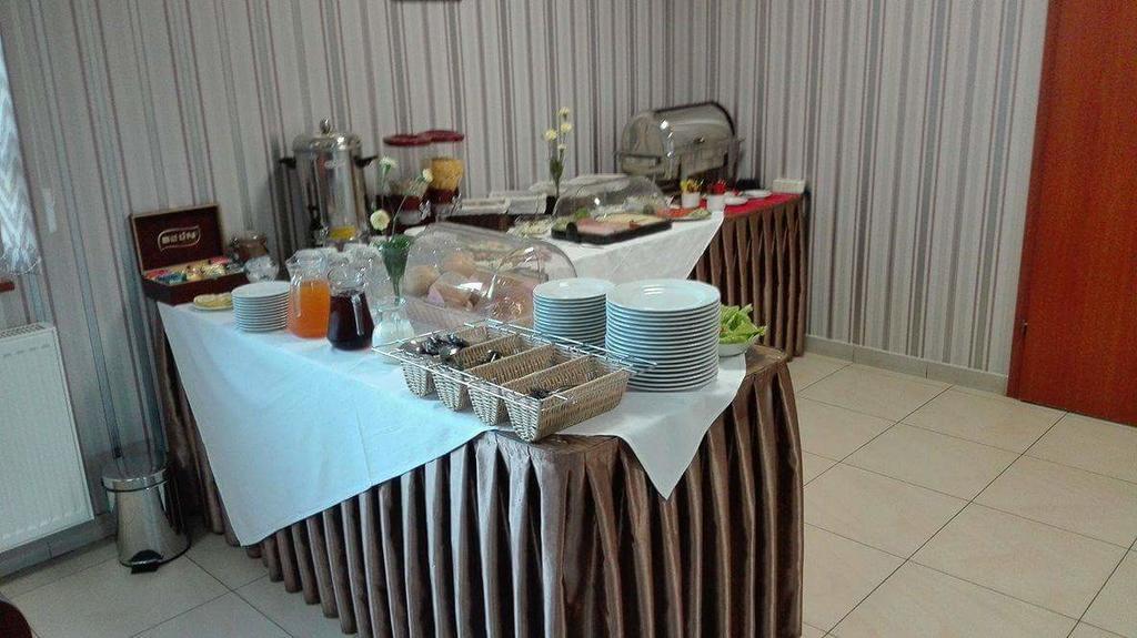Hotel Artix Zbąszynek Esterno foto